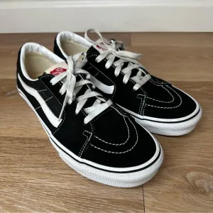 Vans Unisex Old Skool Black Low Top Skateboarding Sneaker Shoes