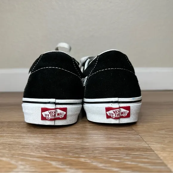 Vans Unisex Old Skool Black Low Top Skateboarding Sneaker Shoes