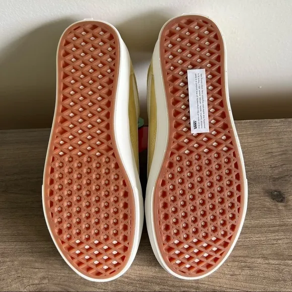 Vans Unisex Old Skool Honey Gold Unisex Suede Shoes Size 8 or 9.5