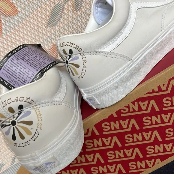Vans WMNS Old Skool(Divine) White/True WhiteVN0A5KRFBSLSneakers