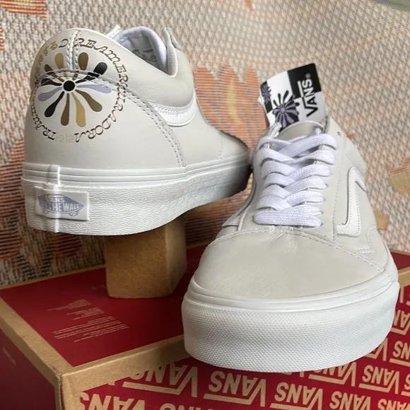 Vans WMNS Old Skool(Divine) White/True WhiteVN0A5KRFBSLSneakers