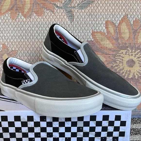 Vans WMNS Skate Slip-OnReflective Black/GreyVN0A5FCAN42Sneakers