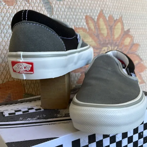 Vans WMNS Skate Slip-OnReflective Black/GreyVN0A5FCAN42Sneakers