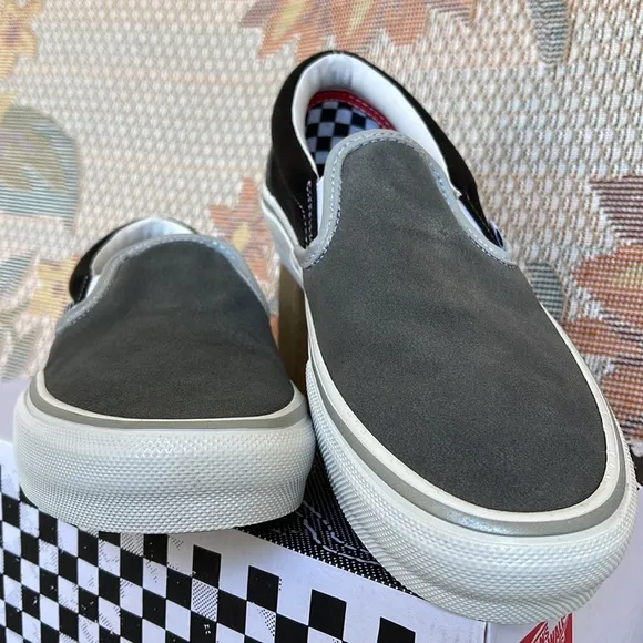 Vans WMNS Skate Slip-OnReflective Black/GreyVN0A5FCAN42Sneakers
