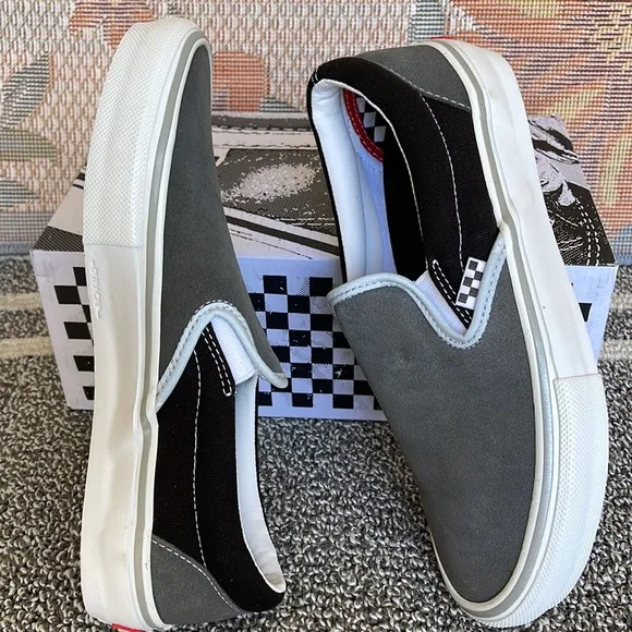 Vans WMNS Skate Slip-OnReflective Black/GreyVN0A5FCAN42Sneakers