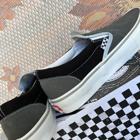 Vans WMNS Skate Slip-OnReflective Black/GreyVN0A5FCAN42Sneakers