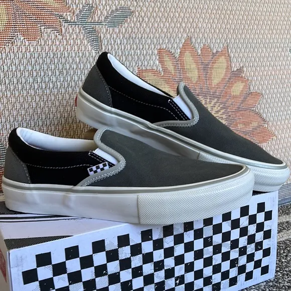Vans WMNS Skate Slip-OnReflective Black/GreyVN0A5FCAN42Sneakers