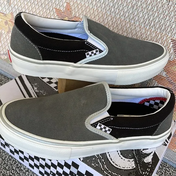 Vans WMNS Skate Slip-OnReflective Black/GreyVN0A5FCAN42Sneakers