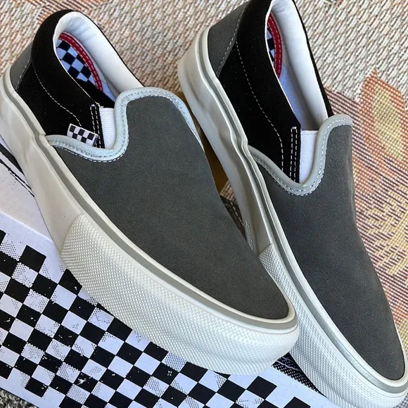 Vans WMNS Skate Slip-OnReflective Black/GreyVN0A5FCAN42Sneakers
