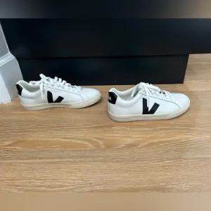 Veja Campos Bicolor women’s size 5