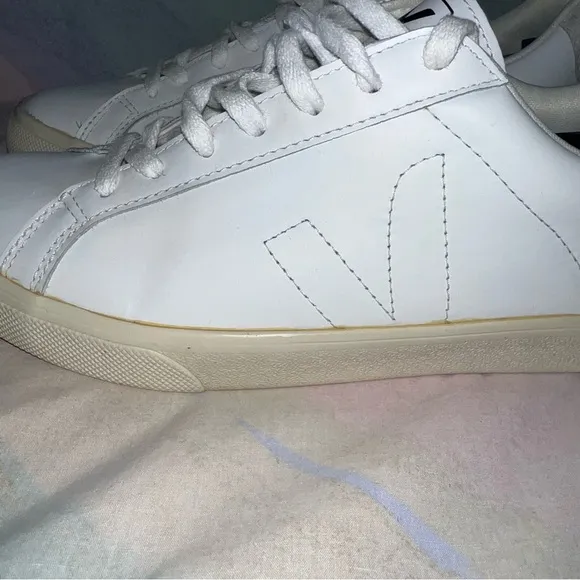 Veja Esplar Leather Sneaker Women’s Size 9 white shoes