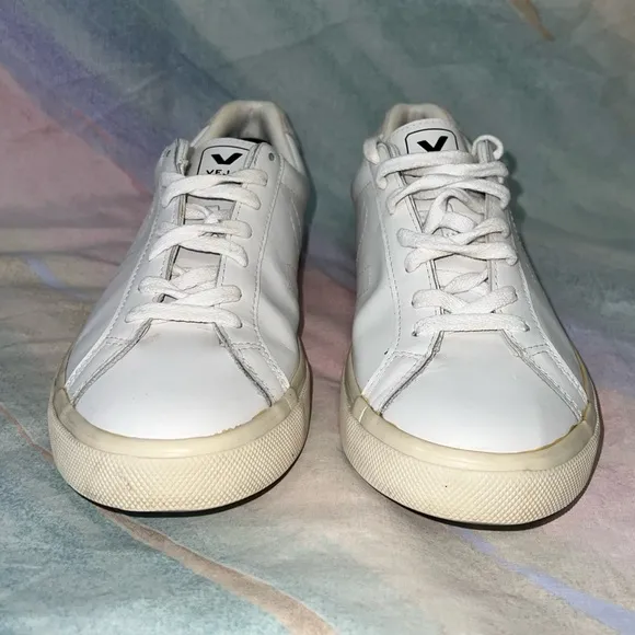 Veja Esplar Leather Sneaker Women’s Size 9 white shoes