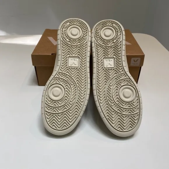 Veja V-10 CWL Sneaker White/Orchid/Ultraviolet 37EU/6US, 38EU/7US, 39EU/8US NIB