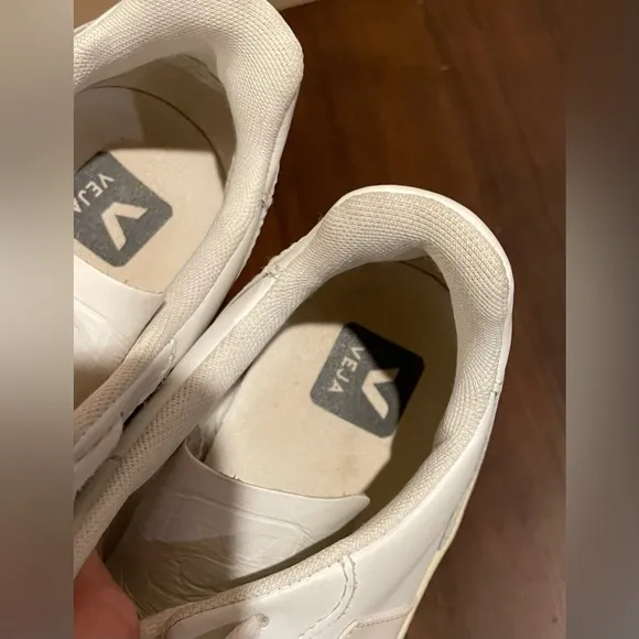 Veja V-10 Shoes, White / Cream, Women’s size 9