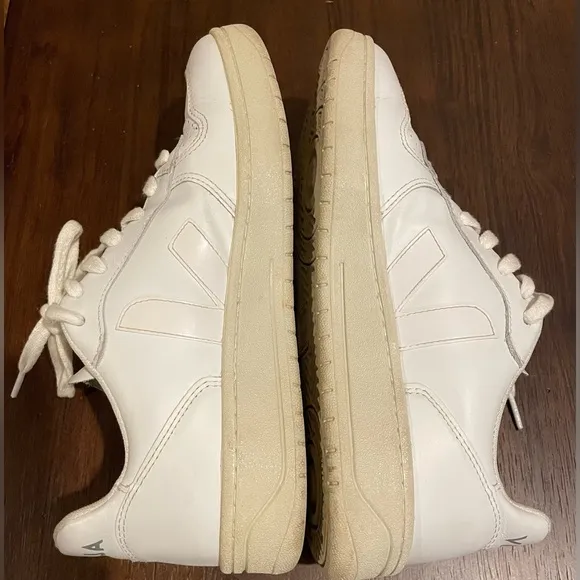 Veja V-10 Shoes, White / Cream, Women’s size 9