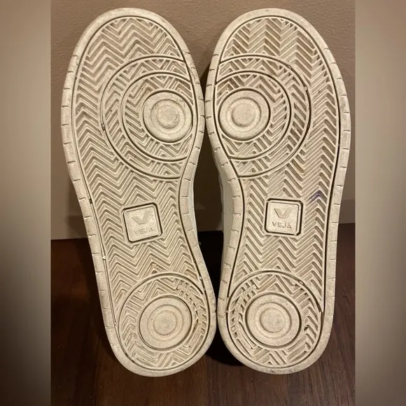 Veja V-10 Shoes, White / Cream, Women’s size 9