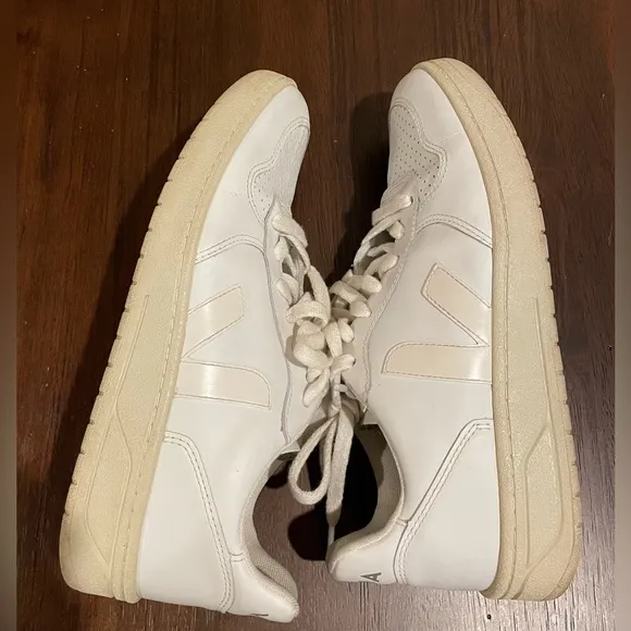 Veja V-10 Shoes, White / Cream, Women’s size 9
