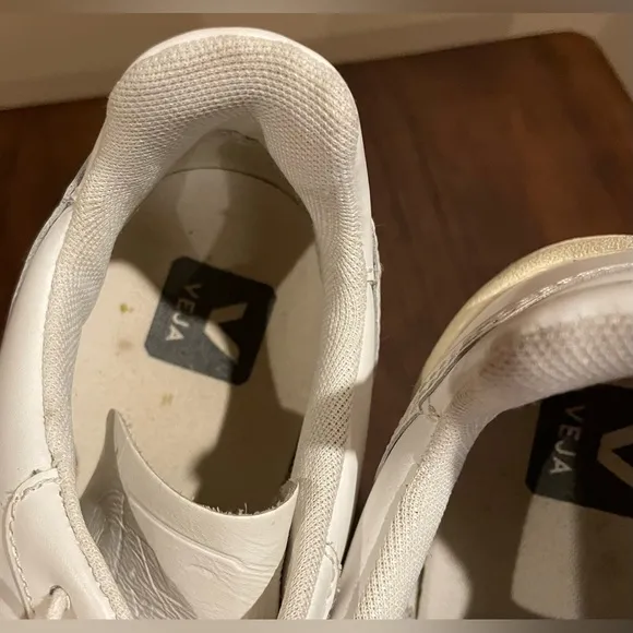 Veja V-10 Shoes, White / Cream, Women’s size 9