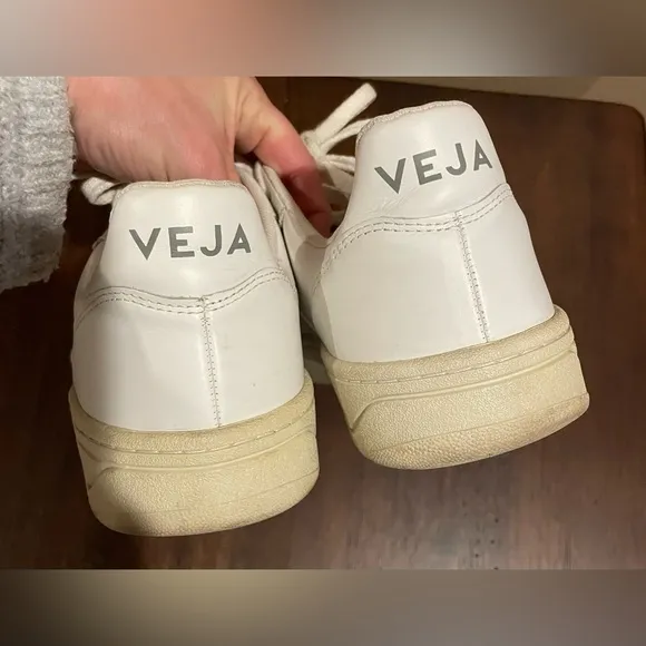 Veja V-10 Shoes, White / Cream, Women’s size 9