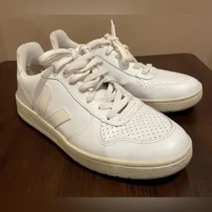 Veja V-10 Shoes, White / Cream, Women’s size 9