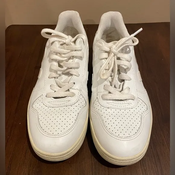 Veja V-10 Shoes, White / Cream, Women’s size 9