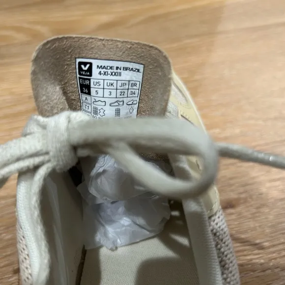 Veja V-10 women’s size 5