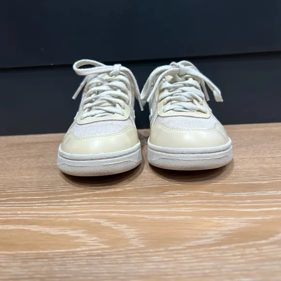 Veja V-10 women’s size 5