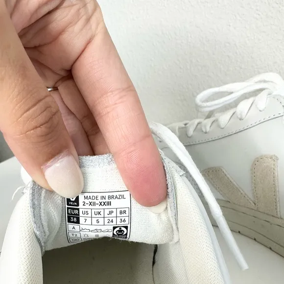 Veja V-12 Women’s Sneakers