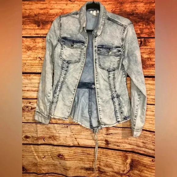 VENUS Women’s Jean Jacket