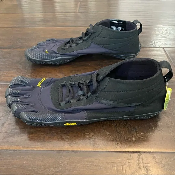 Vibram fivefingers black lace up shoes men’s size 11.5