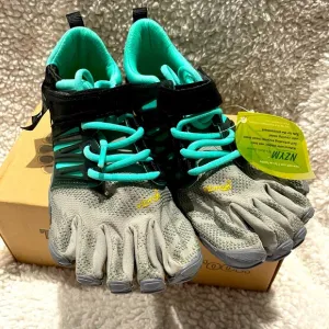 Vibram Women's FiveFingers, V Train Crosstraining Shoes - 7-7.5‎