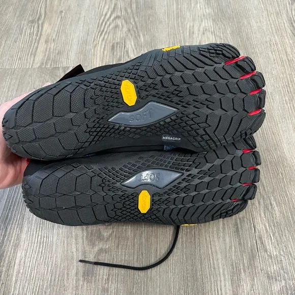 Vibrams V Trek Five Fingers Men Shoes size 13-14 New Without Box