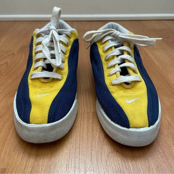 Vintage Nike Women’s Logo 90s Shoes Size 7