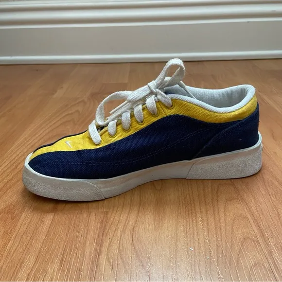 Vintage Nike Women’s Logo 90s Shoes Size 7