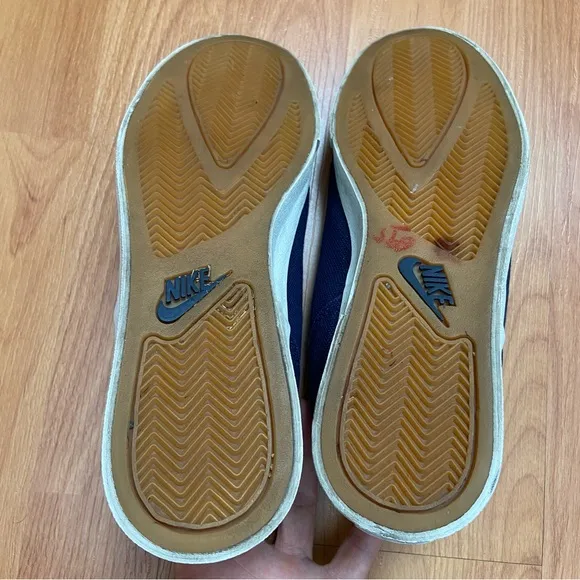 Vintage Nike Women’s Logo 90s Shoes Size 7