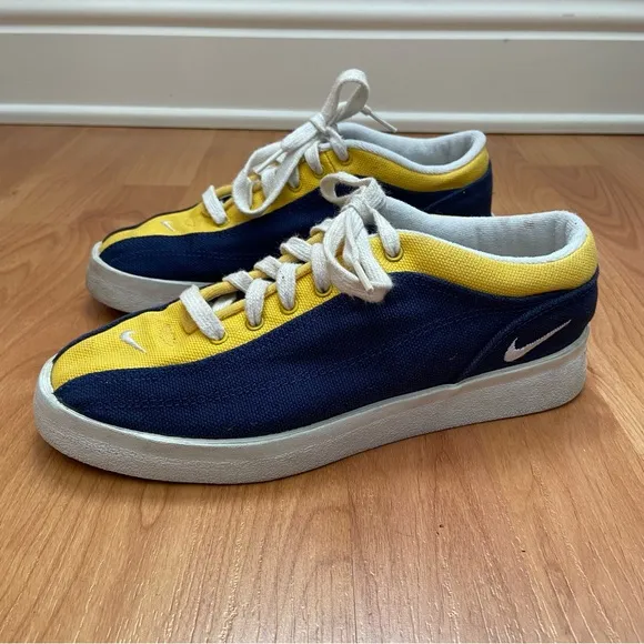 Vintage Nike Women’s Logo 90s Shoes Size 7