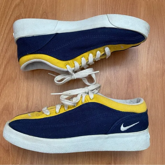 Vintage Nike Women’s Logo 90s Shoes Size 7
