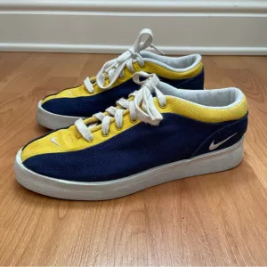 Vintage Nike Women’s Logo 90s Shoes Size 7