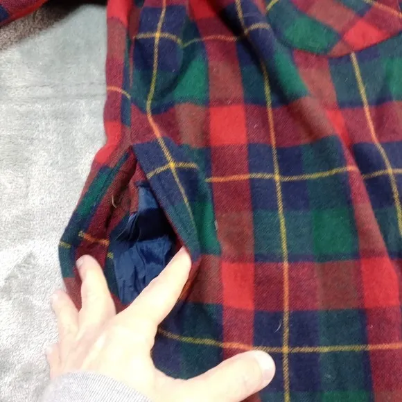 Vintage Shirt Jacket Shacket XL Red Tartan Plaid Quilt Lined Single Needle Heavy