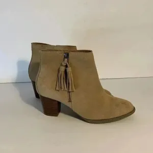 Vionic Madeline Women’s Beige Suede Water Resistant Tassel Ankle Booties Sz 8.5