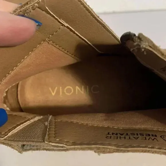 Vionic Madeline Women’s Beige Suede Water Resistant Tassel Ankle Booties Sz 8.5