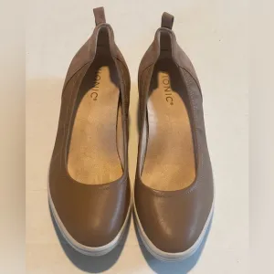 Vionic shoes women’s size 7.5 tan pre-owned condition