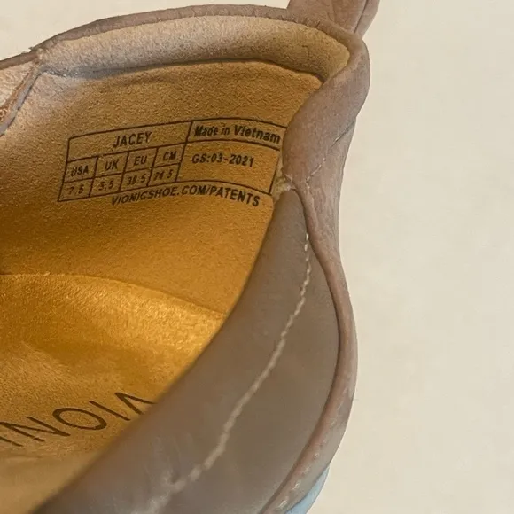 Vionic shoes women’s size 7.5 tan pre-owned condition