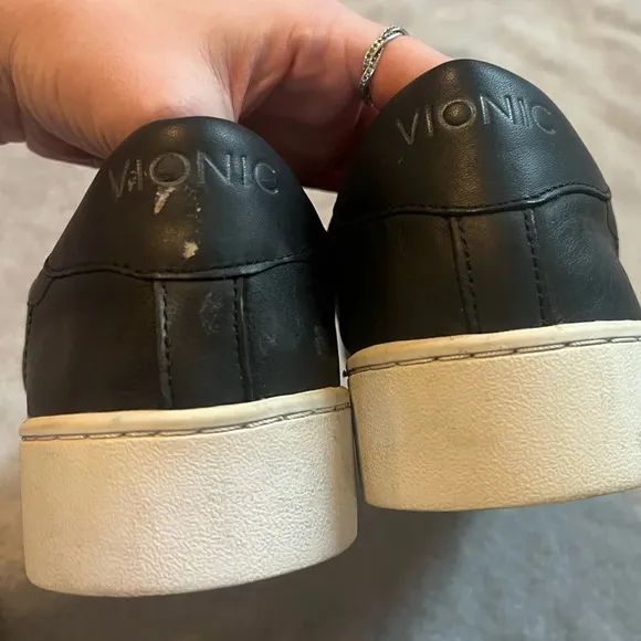 Vionic women’s black and white leather platform zipper shoes size 9.5