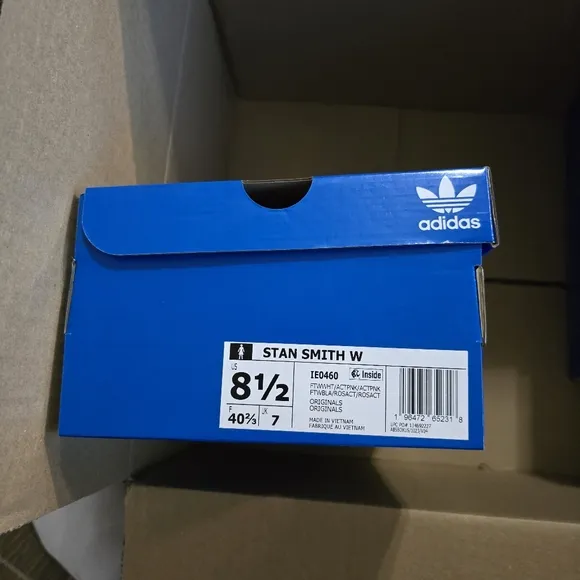 Women adidas athletic shoes size 8.5, 9‎ new