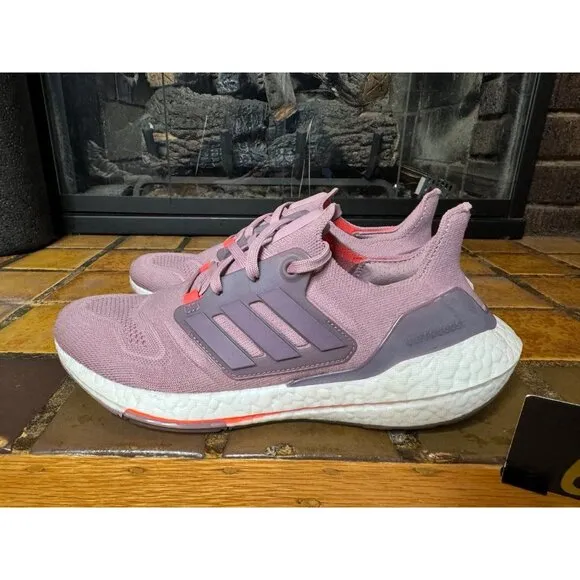 Women’s 8.5 Adidas Ultraboost 22 Magic Muave Athletic Running Shoes GX5588