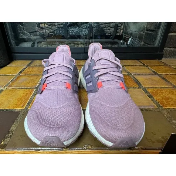 Women’s 8.5 Adidas Ultraboost 22 Magic Muave Athletic Running Shoes GX5588
