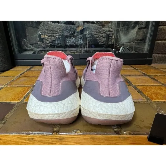 Women’s 8.5 Adidas Ultraboost 22 Magic Muave Athletic Running Shoes GX5588