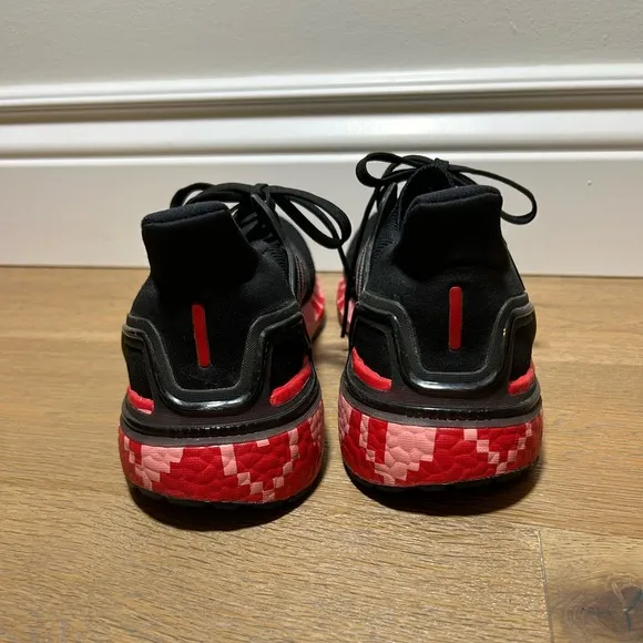 Women’s 9/men’s 7.5 Adidas Ultraboost