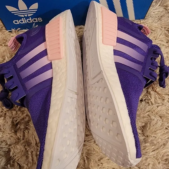 Women’s Adidas NMD_R1 Shoes